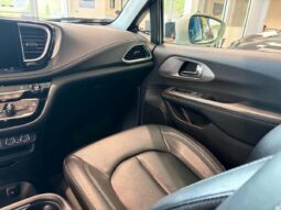 
										2021 Chrysler Pacifica Hybrid Touring L full									