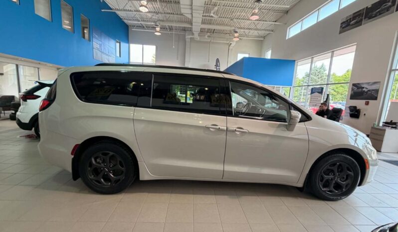 
								2021 Chrysler Pacifica Hybrid Touring L full									