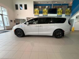 
										2021 Chrysler Pacifica Hybrid Touring L full									
