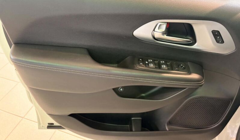 
								2021 Chrysler Pacifica Hybrid Touring L full									
