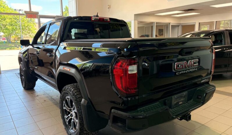 
								2023 GMC Canyon Crew Cab Short Box full									