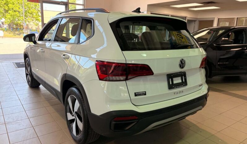 
								2024 Volkswagen Taos Trendline 1.5t 7sp full									