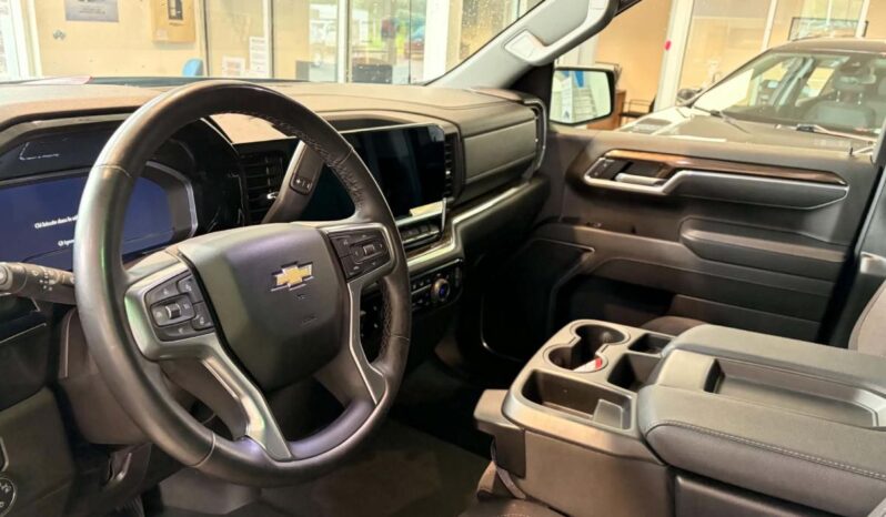 
								2025 Chevrolet Silverado 1500 Crew Cab Short Box 4 full									