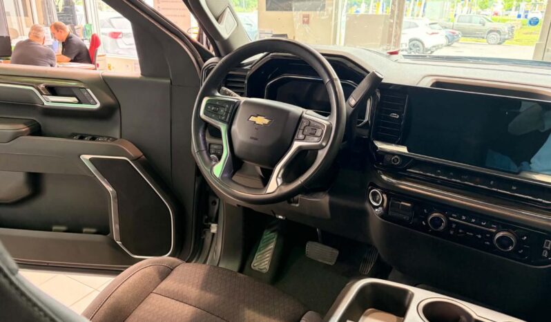 
								2025 Chevrolet Silverado 1500 Crew Cab Short Box 4 full									