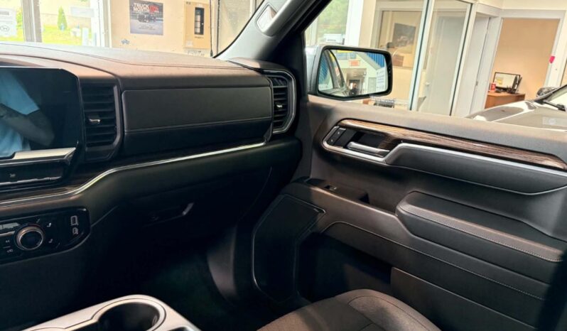 
								2025 Chevrolet Silverado 1500 Crew Cab Short Box 4 full									