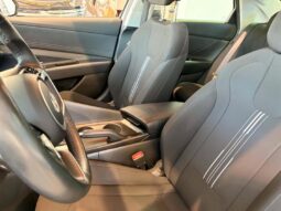 
										2025 Hyundai Elantra Preferred IVT full									