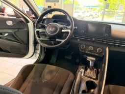 
										2025 Hyundai Elantra Preferred IVT full									