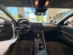 
										2025 Hyundai Elantra Preferred IVT full									