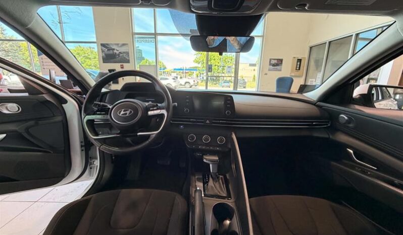 
								2025 Hyundai Elantra Preferred IVT full									