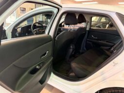 
										2025 Hyundai Elantra Preferred IVT full									