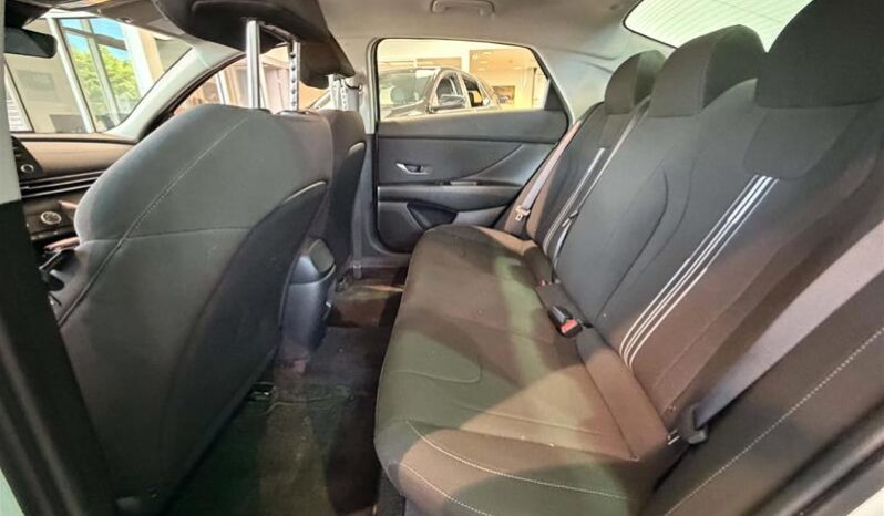 
								2025 Hyundai Elantra Preferred IVT full									