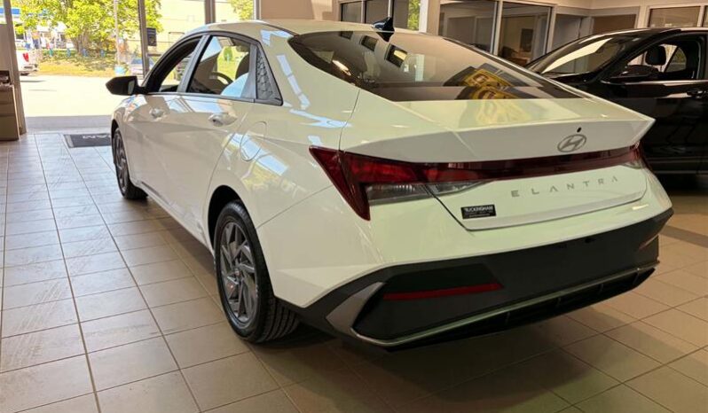 
								2025 Hyundai Elantra Preferred IVT full									