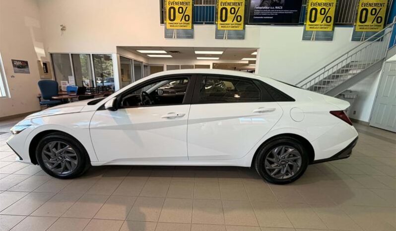 
								2025 Hyundai Elantra Preferred IVT full									