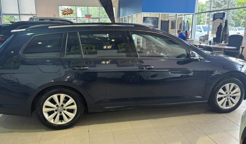 
								2017 Volkswagen Golf SportWagen 1.8t Trendline Dsg full									