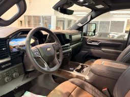 
										2026 Chevrolet Silverado 2500 4WD Crew Cab Standard Box High Country full									