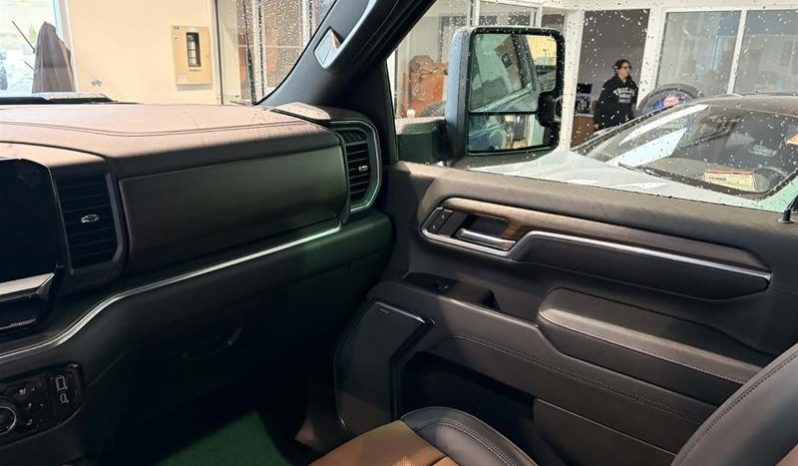 
								2026 Chevrolet Silverado 2500 4WD Crew Cab Standard Box High Country full									