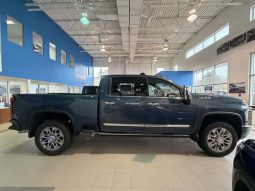 
										2026 Chevrolet Silverado 2500 4WD Crew Cab Standard Box High Country full									