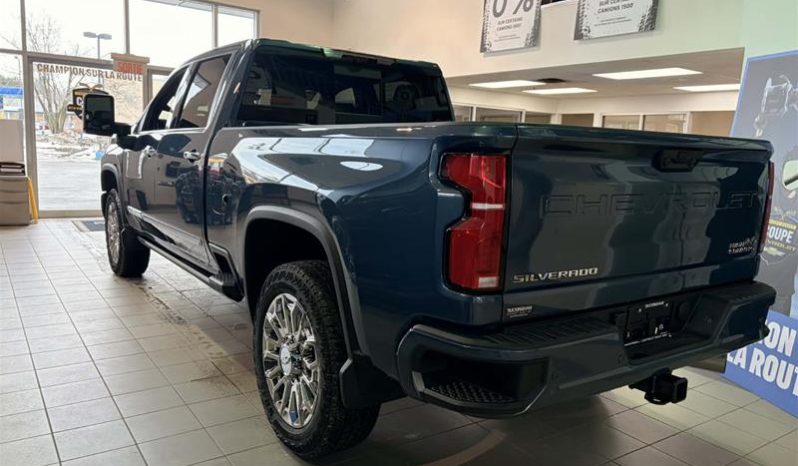 
								2026 Chevrolet Silverado 2500 4WD Crew Cab Standard Box High Country full									