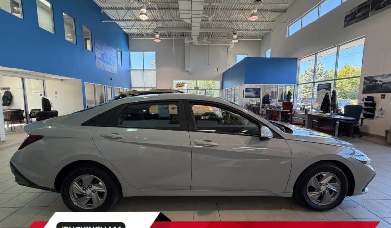 
								2025 Hyundai Elantra Essential IVT full									