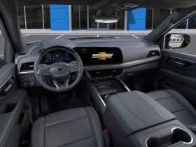 2027 Chevrolet Suburban 4WD 4dr RST