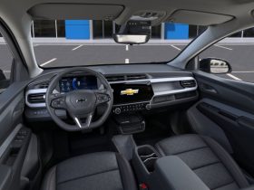 2027 Chevrolet Bolt FWD 4dr RS