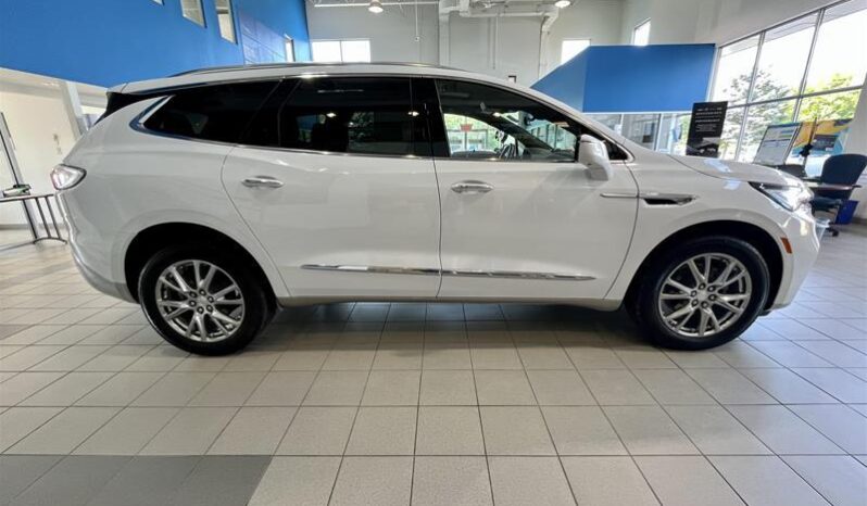 
								2022 Buick Enclave Essence full									