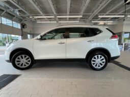 
										2015 Nissan Rogue S AWD full									