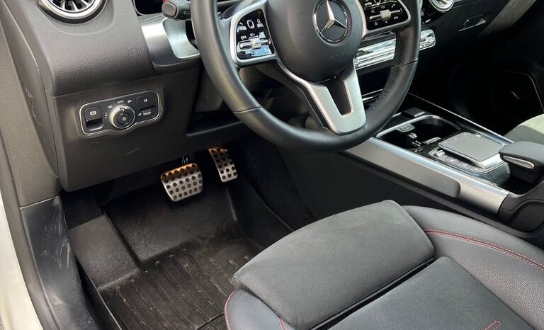 
								2022 Mercedes-Benz GLB250 4MATIC SUV full									