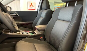 
										2023 Mitsubishi Outlander LE full									