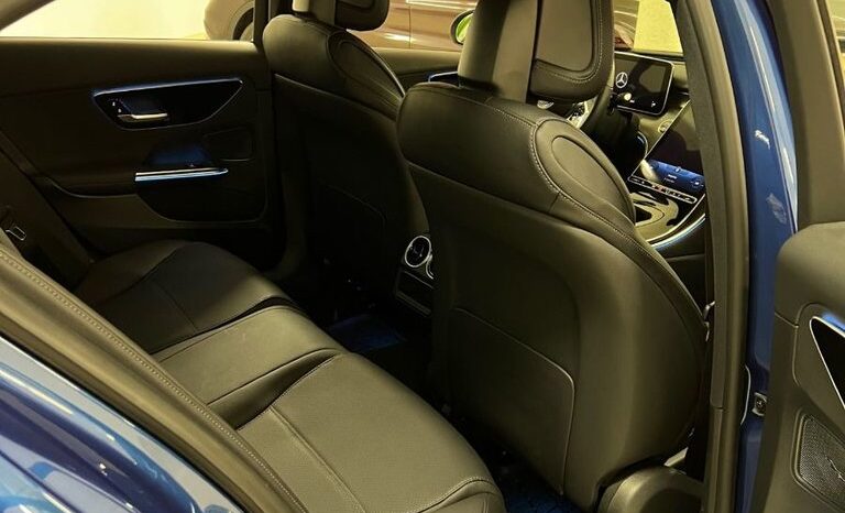 
								2022 Mercedes-Benz C300 4MATIC Sedan full									