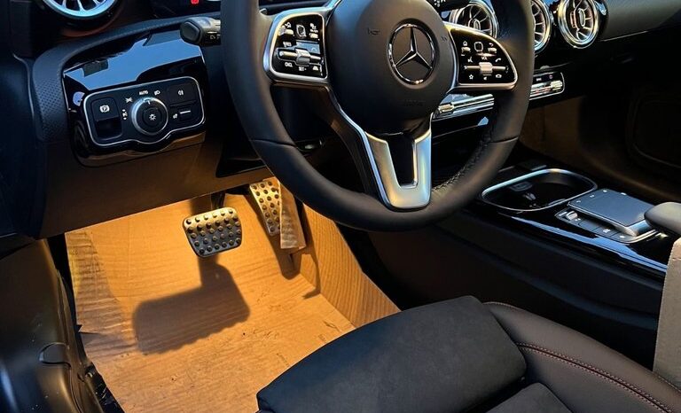
								2023 Mercedes-Benz CLA250 4MATIC Coupe full									