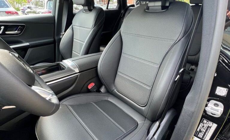 
								2023 Mercedes-Benz GLC300 4MATIC SUV full									