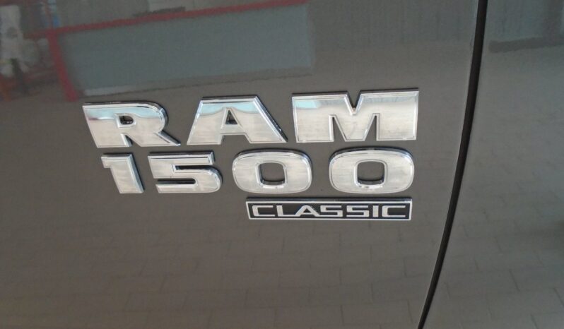 
								2021 Ram 1500 Classic SLT 4X4 full									