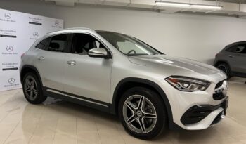 
										2022 Mercedes-Benz GLA250 4MATIC SUV full									