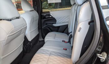
										2023 Mitsubishi Outlander SEL full									