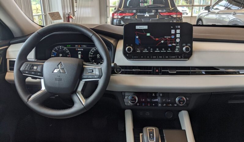 
								2023 Mitsubishi Outlander SEL full									