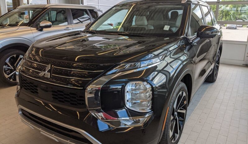 
								2023 Mitsubishi Outlander SEL full									