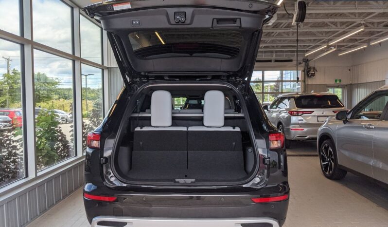 
								2023 Mitsubishi Outlander SEL full									