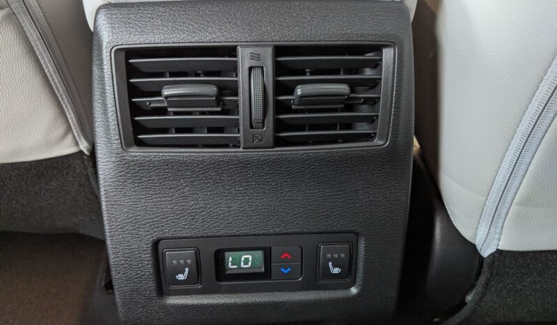 
								2023 Mitsubishi Outlander SEL full									