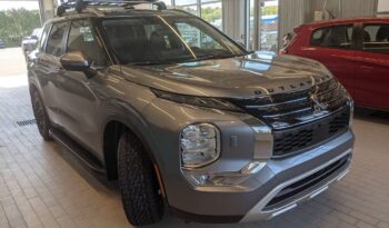 
										2023 Mitsubishi Outlander LE PREMIUM full									