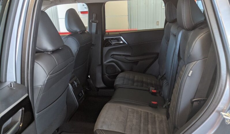 
								2023 Mitsubishi Outlander LE PREMIUM full									