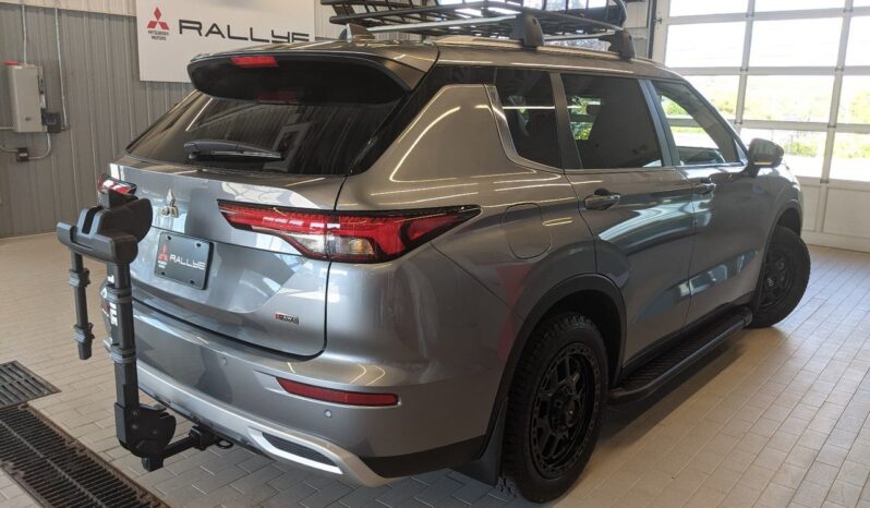 
								2023 Mitsubishi Outlander LE PREMIUM full									