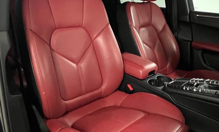 
								2019 Porsche Macan full									