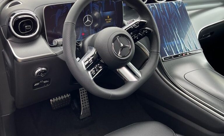 
								2023 Mercedes-Benz GLC300 4MATIC SUV full									