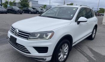 2017 Volkswagen Touareg - Used SUV - VIN: WVGEF7BP3HD002221 - Volkswagen de l'Outaouais Gatineau