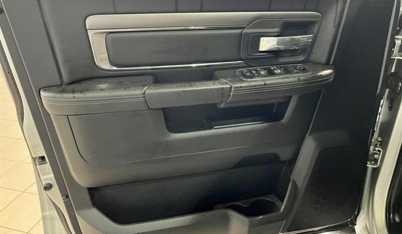 
								2016 RAM 1500 Sport full									