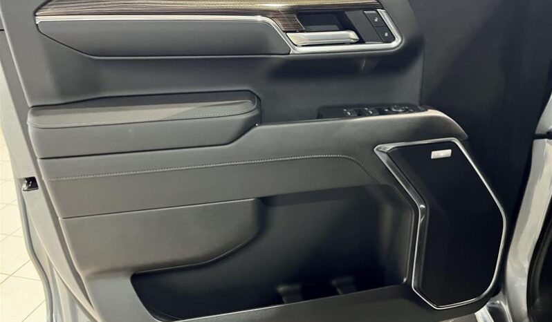
								2024 Chevrolet Silverado 1500 RST full									