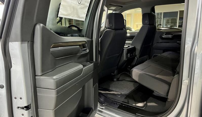 
								2024 Chevrolet Silverado 1500 RST full									