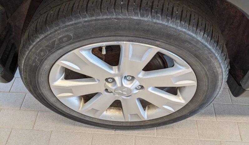 
								2015 Mitsubishi Outlander ES AWD full									
