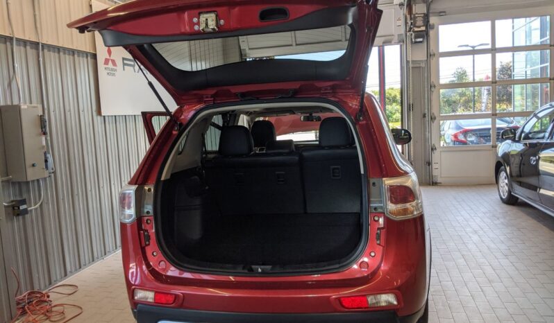 
								2015 Mitsubishi Outlander ES AWD full									